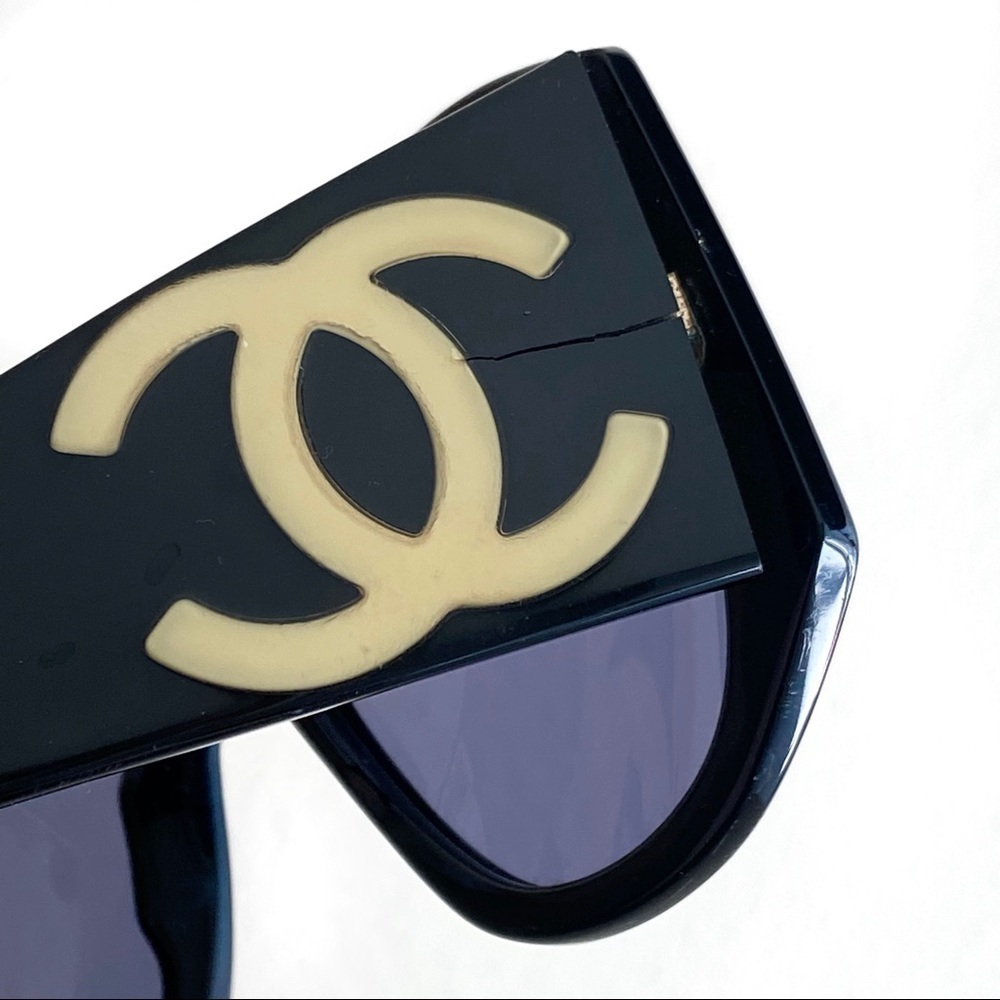 CHANEL Vintage 1990‘s Oversized Runway Sunglasses - Picture 7 of 12